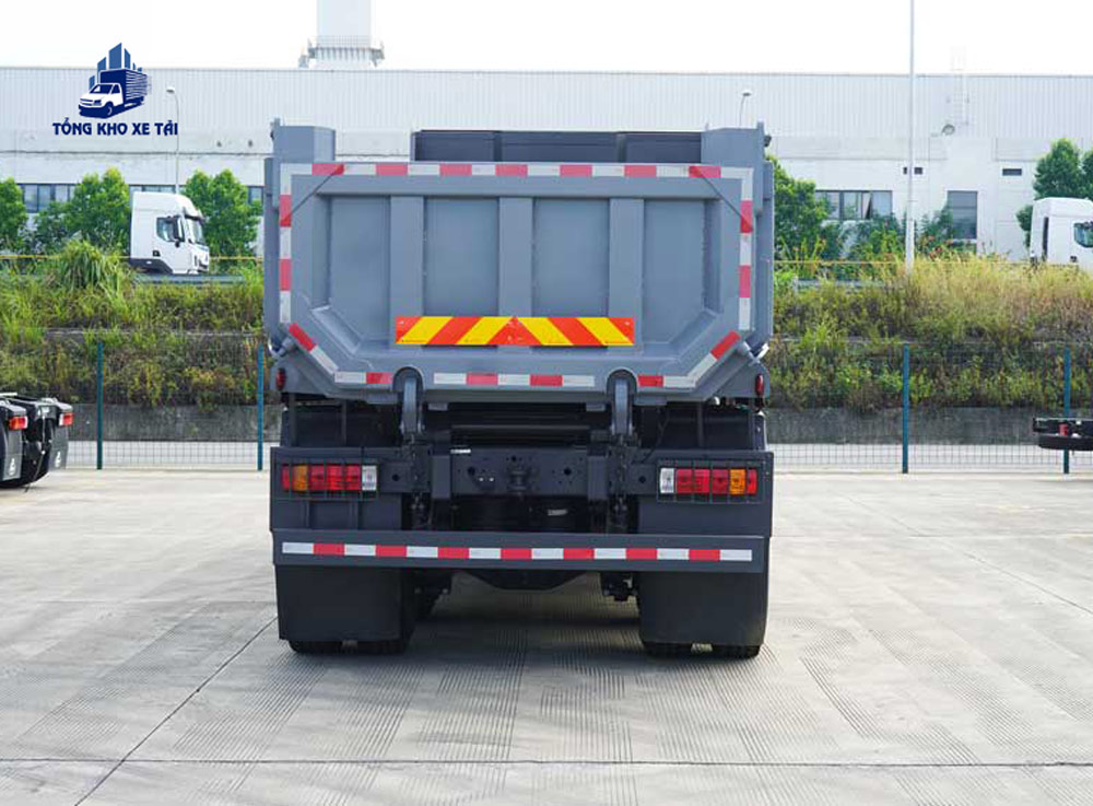 Xe Ben 4 Chân ChengLong H7 390HP Thùng U 15 Khối (Cầu Dầu)